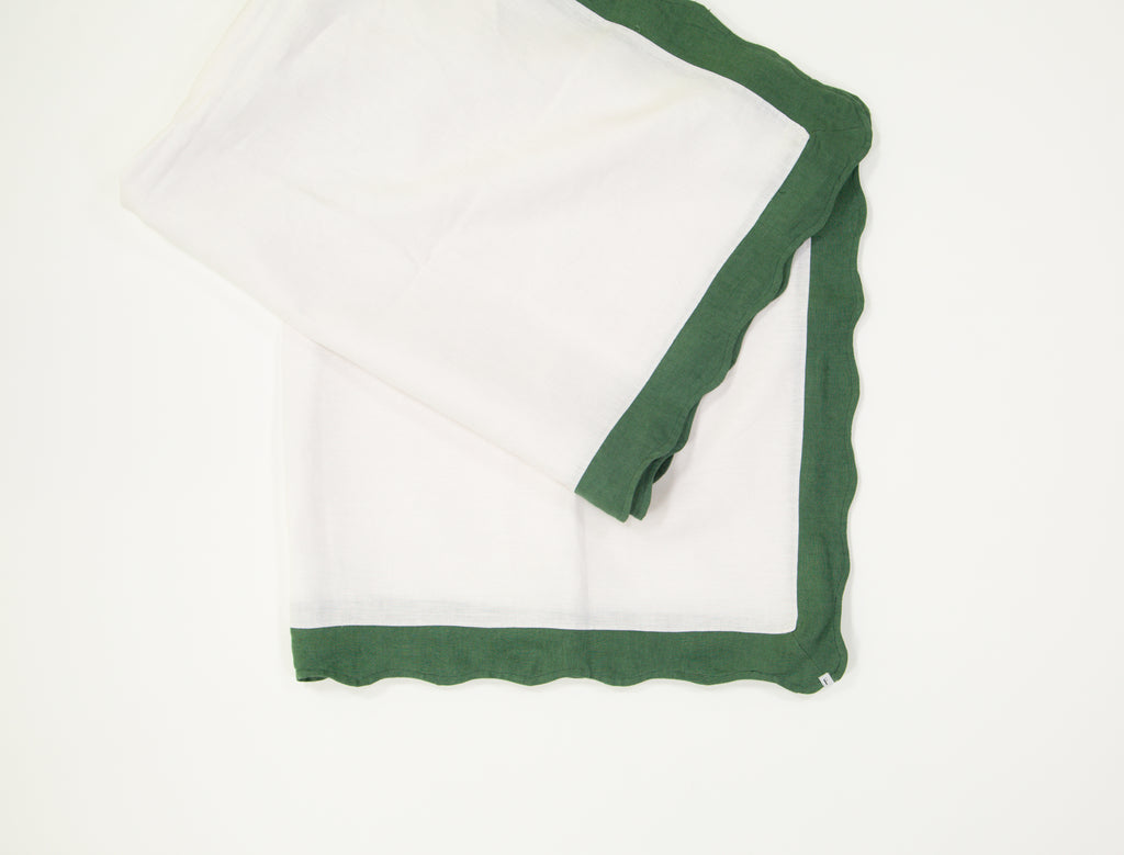 White tablecloth with Foliage Green Wave