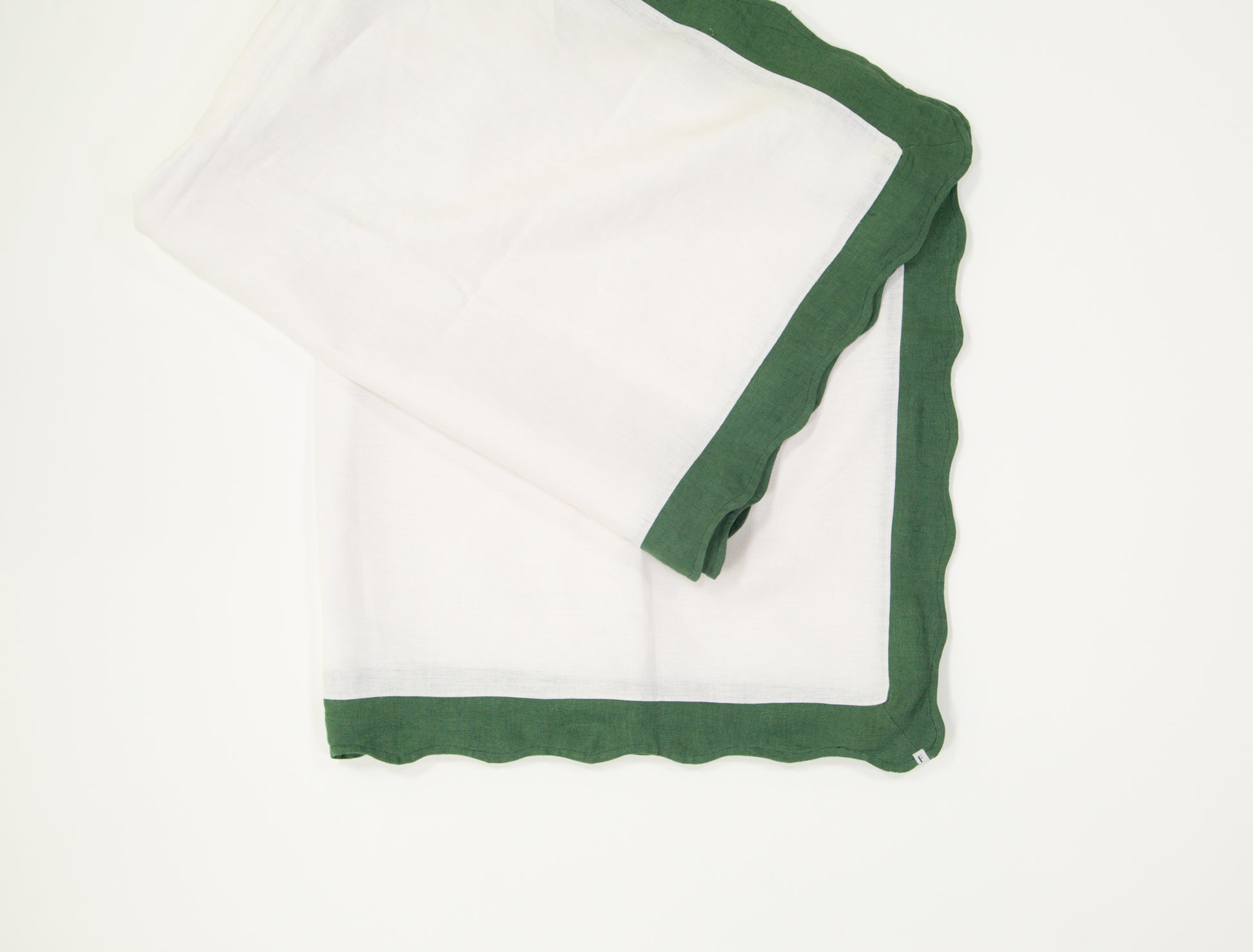 White tablecloth with Foliage Green Wave